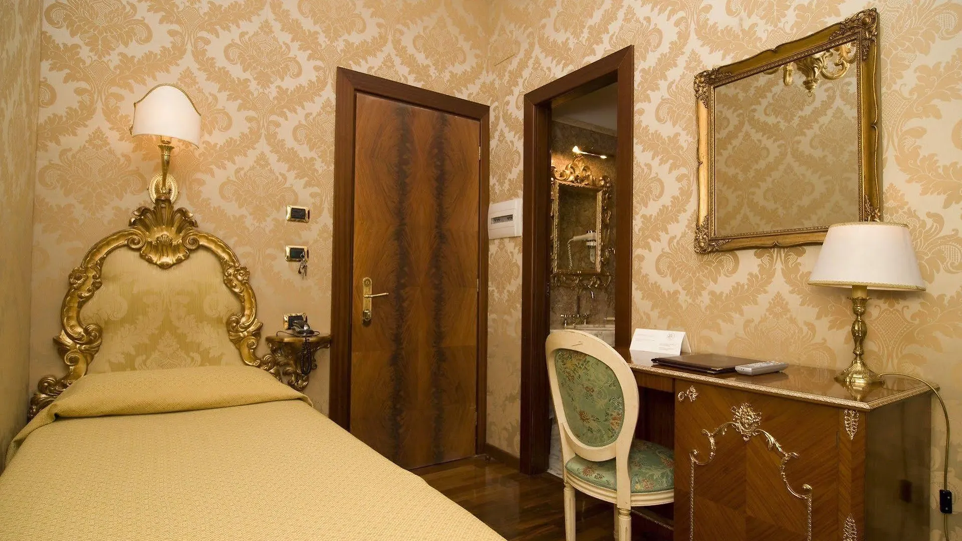 Hotel Des Epoques Rome